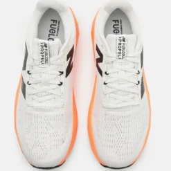 New Balance FuelCell Propel v5