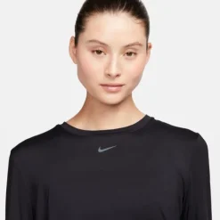Nike Dri-FIT One Classic Long Sleeve Tee