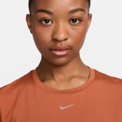 Nike Dri-FIT One Classic Short Sleeve Tee