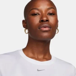 Nike Dri-FIT One Classic Short Sleeve Tee