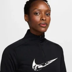 Nike Swoosh HyperBright Half Zip Long Sleeve Midlayer